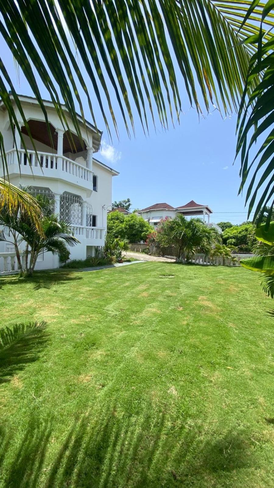 The Retreat Hotel Lyssons Exterior photo
